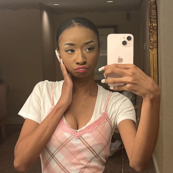 Meet your Posher, Zaria - Picture 14 of 15